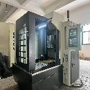 佳瑞特8070雕铣机，新代系统，安川电机驱动，ER32主轴，24000转，三轴移动.